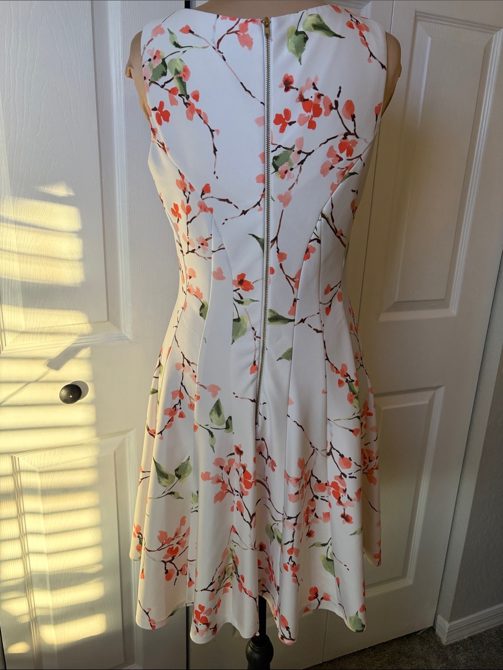 Gabby Skye White Midi Dress with Coral Floral Print size 4 swing style skirt - Picture 7 of 10